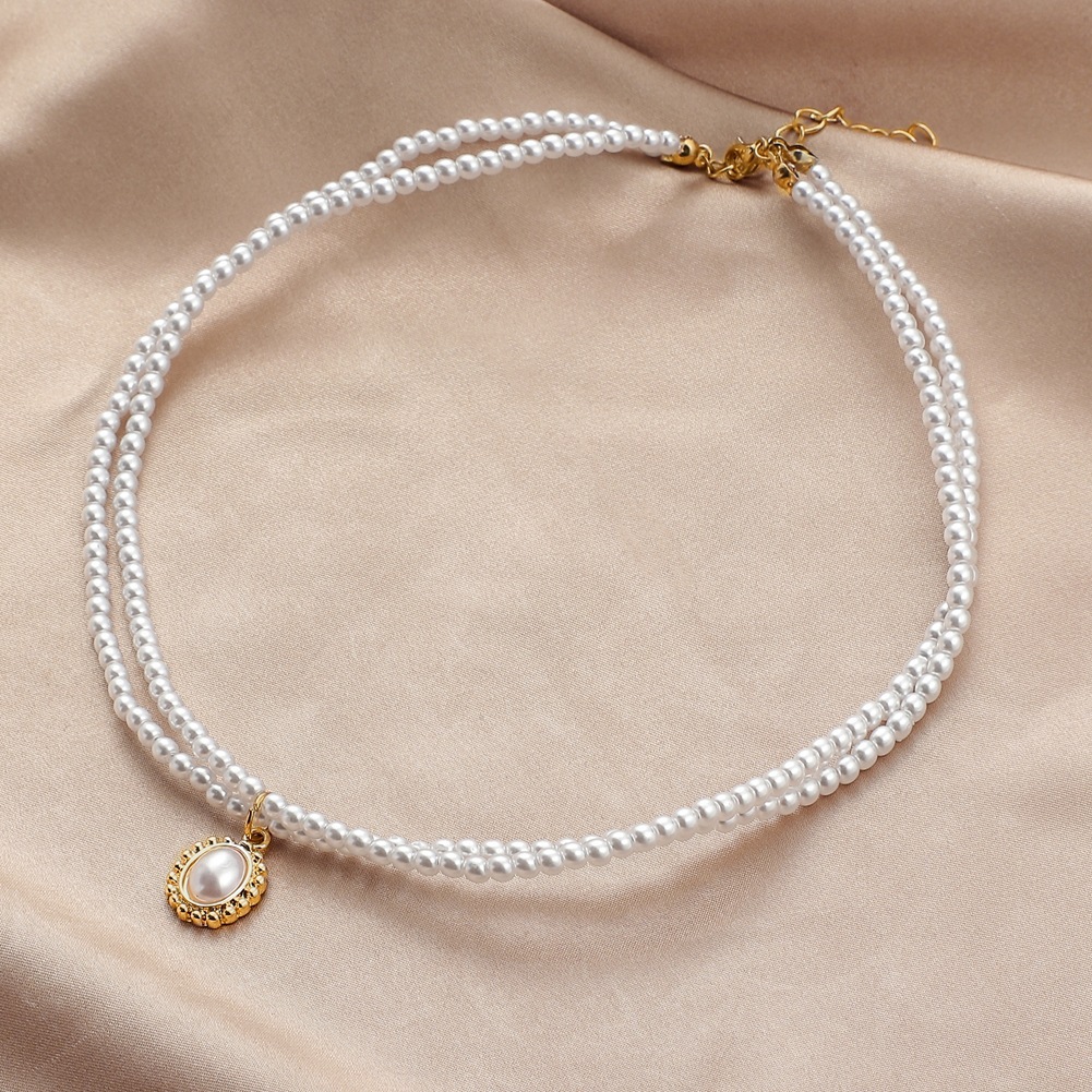 Geometric Pattern Pearl Detail White Necklace