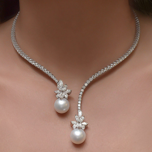 Rhinestone Pearl Detail Silver Round Necklace