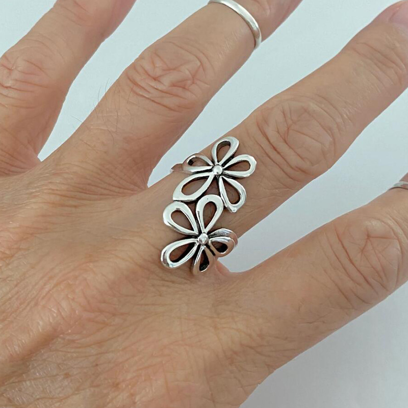 Floral Design Alloy Detail Silver Ring