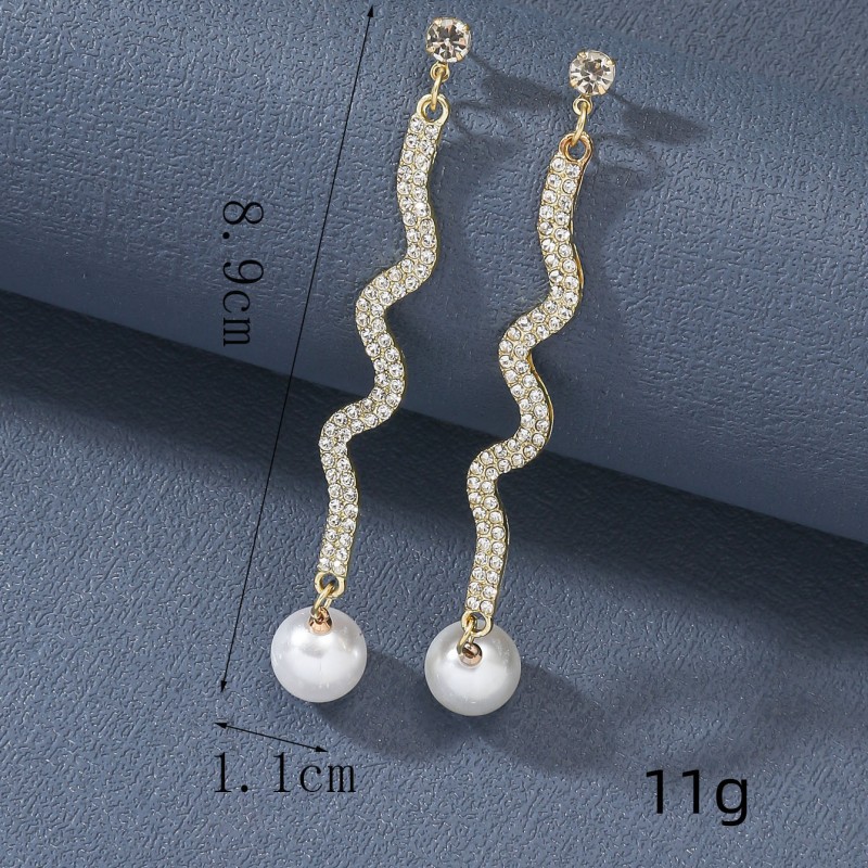Pearl Detail Gold Rhinestone Design Earrings