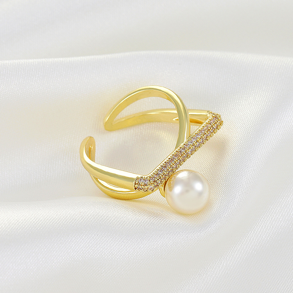 Pearl Design Gold Rhinestone Detail Ring