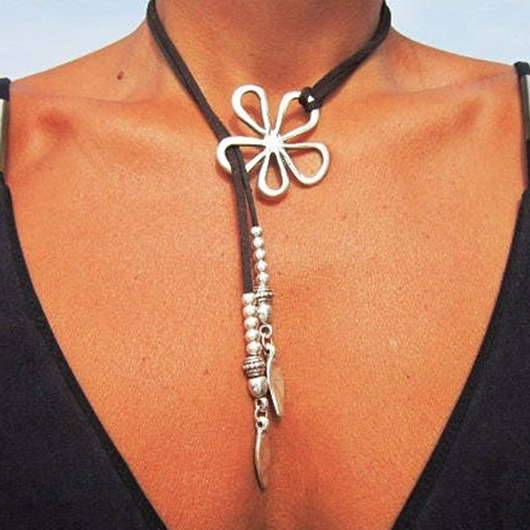 Alloy Detail Silver Floral Design Necklace