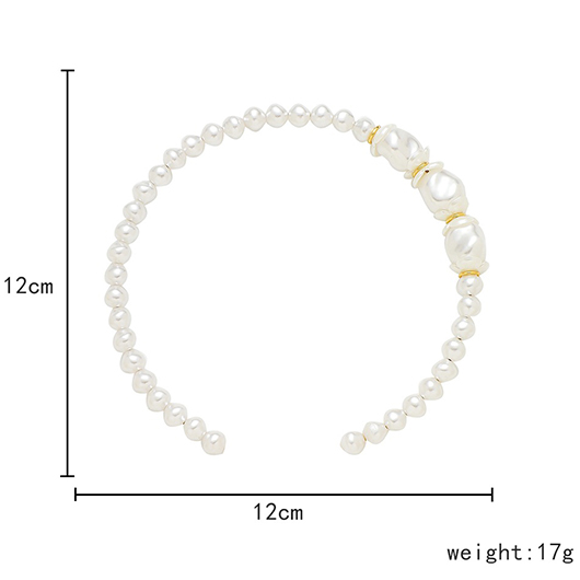 Asymmetric Pearl Design White Round Necklace