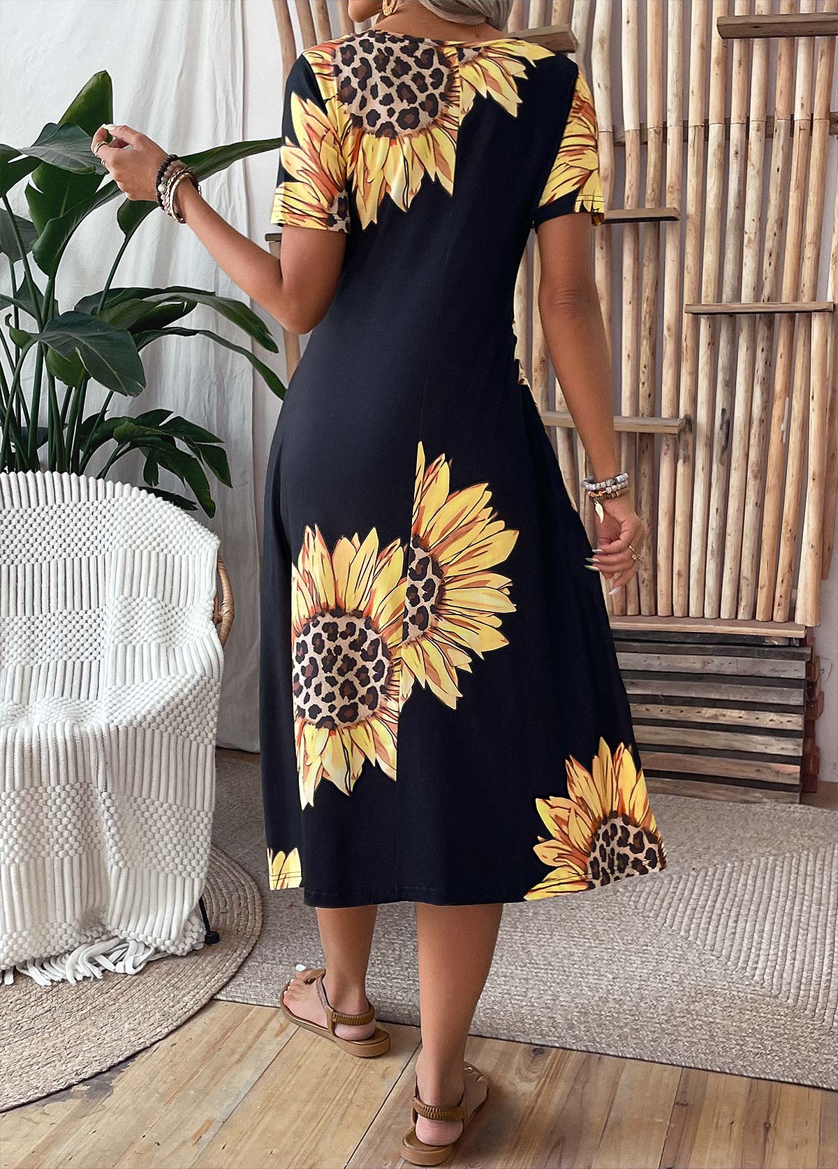 Sunflower Print Pocket Black Short Sleeve Round Neck Dress