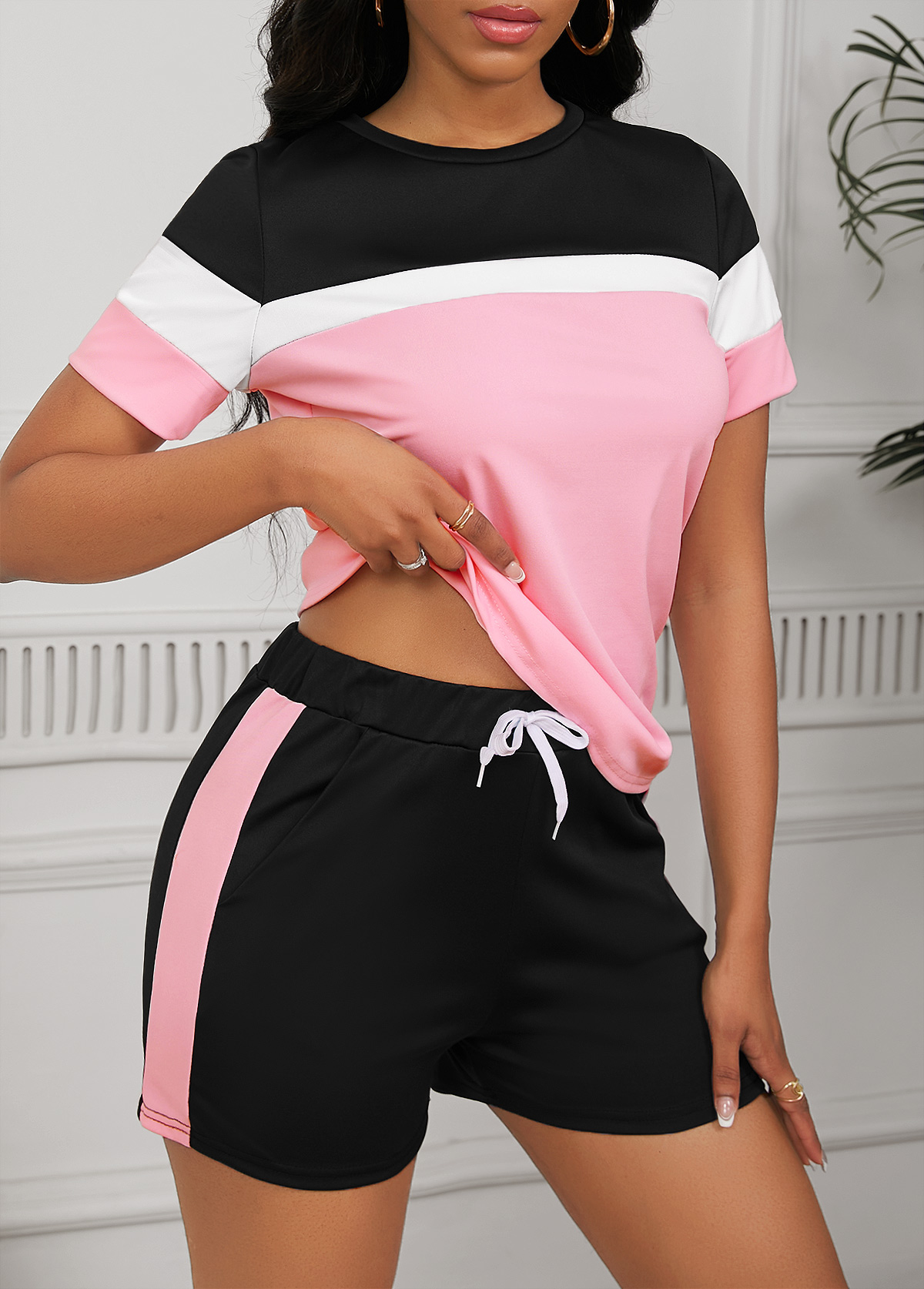 Pocket Light Pink Short Round Neck Top and Shorts