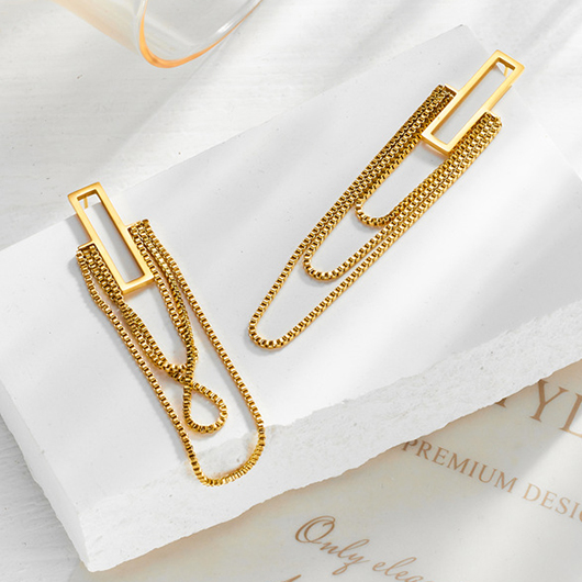Layered Detail Chain Gold Square Earrings