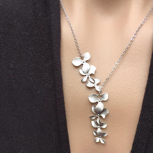 Silvery White Alloy Floral Asymmetric Necklace