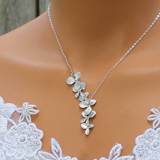 Silvery White Alloy Floral Asymmetric Necklace