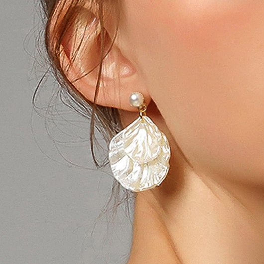 Pearl Seashell Detail Beige Polyresin Earrings