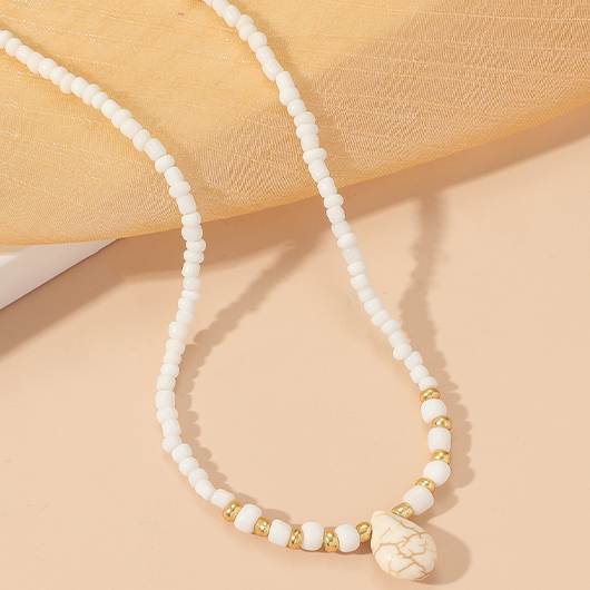 White Beaded Seashell Detail Polyresin Necklace