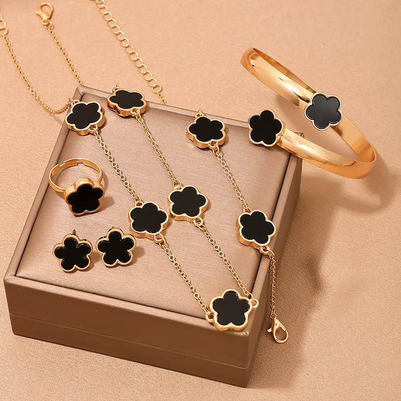 Four-leaf Clover Black Alloy Necklace and Bracelet Set
