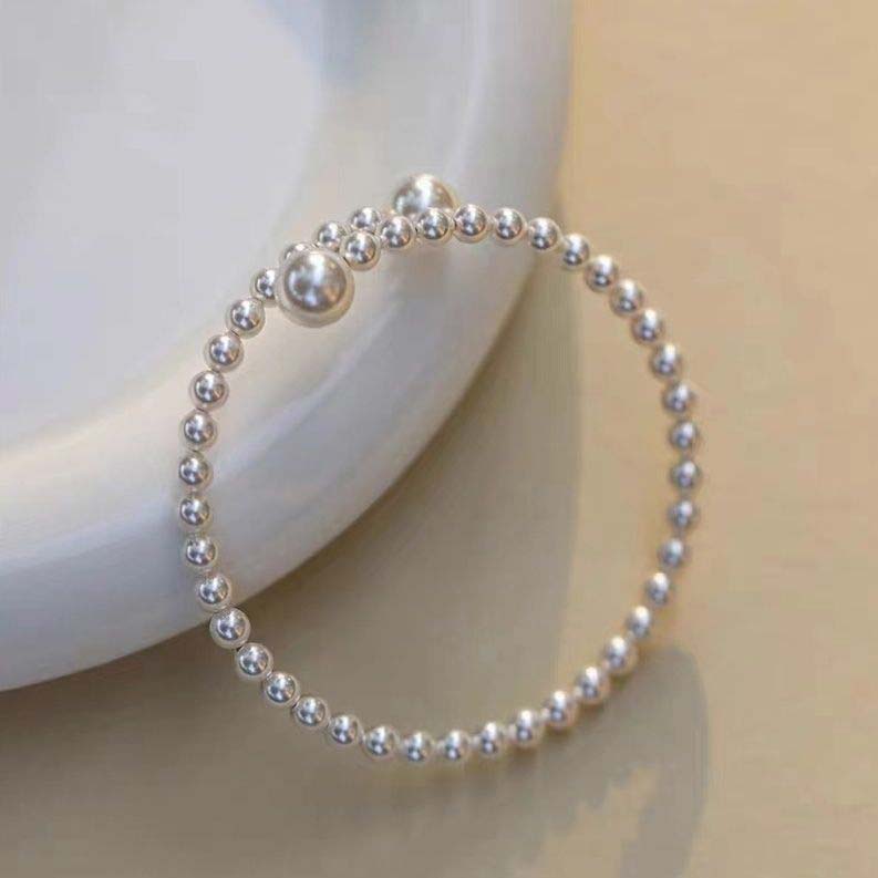 White Pearl Design Geometric Round Bangle