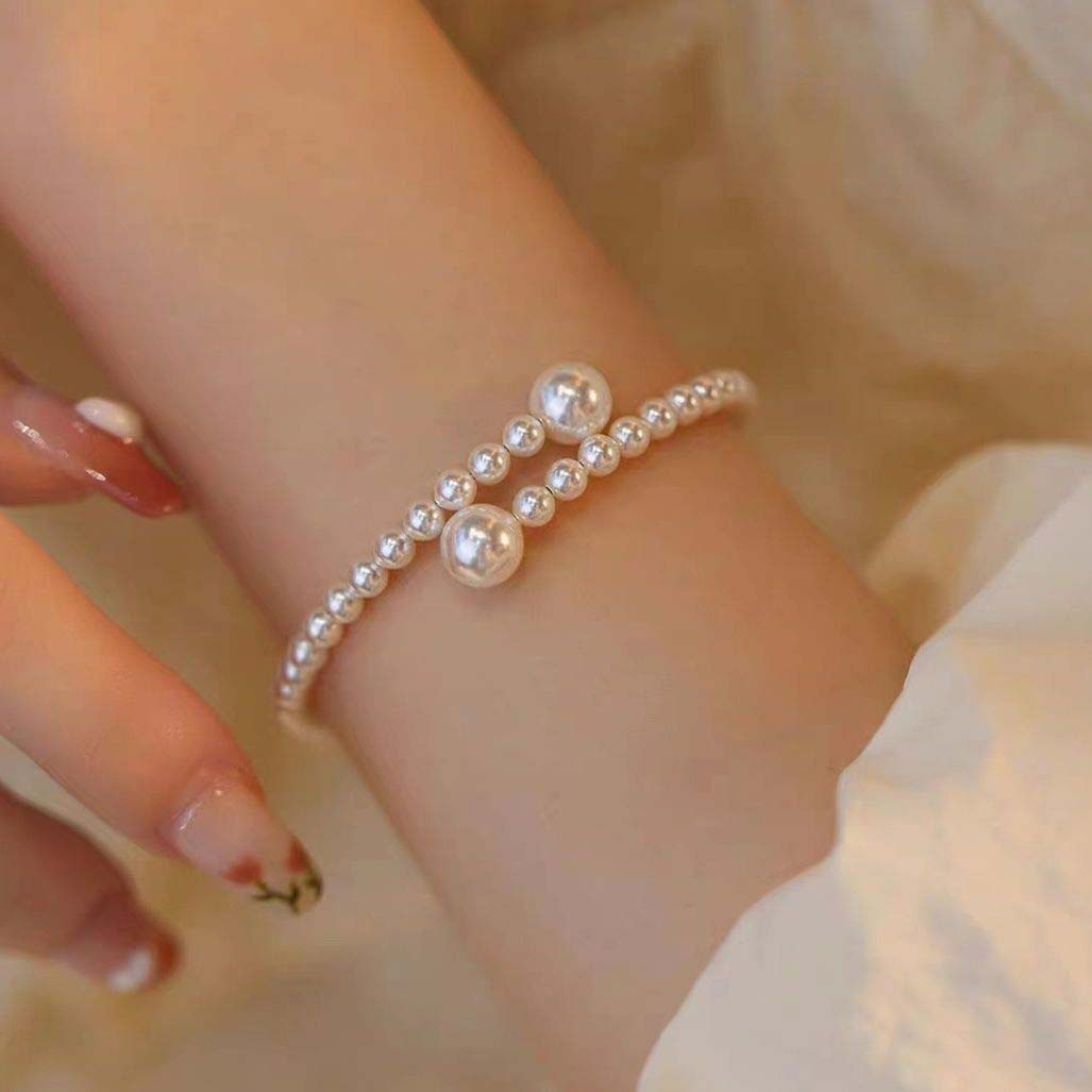 White Pearl Design Geometric Round Bangle